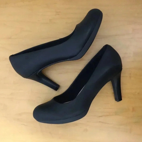 NEW Clarks Womens Adriel Viola Leather Pump black Office Classic Sz 8.5 M - Picture 5 of 9